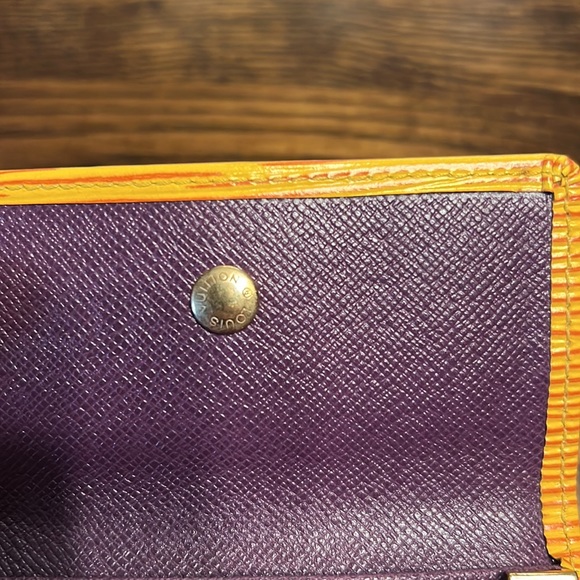 Louis Vuitton 1996 Epi Leather 6 Key Holder Wallet - Picture 10 of 16